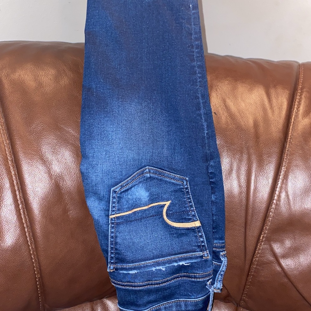 Stylish Blue Jeans with Pocket Detail
